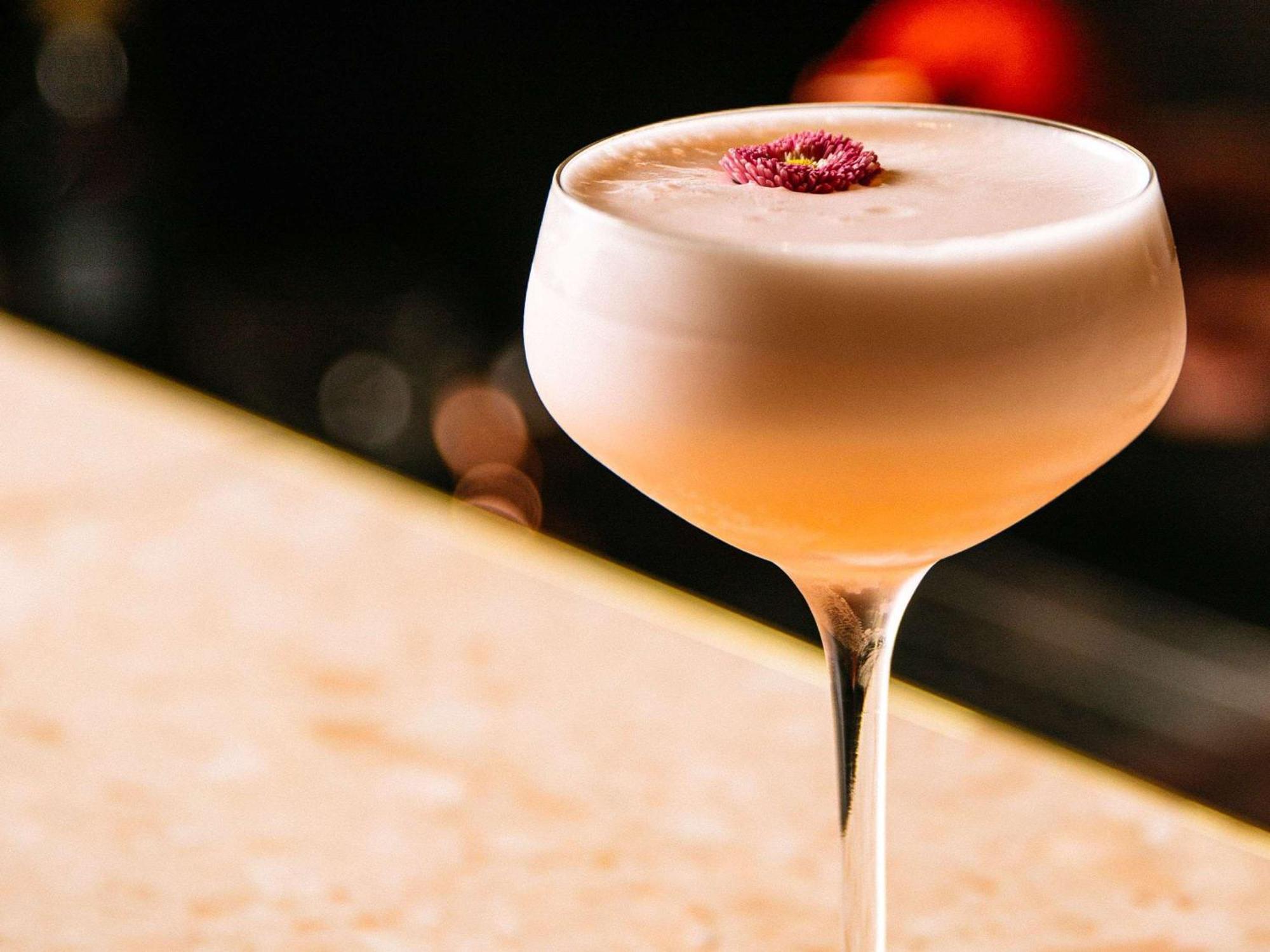 Pullman Melbourne City Centre Exteriér fotografie A Clover Club cocktail