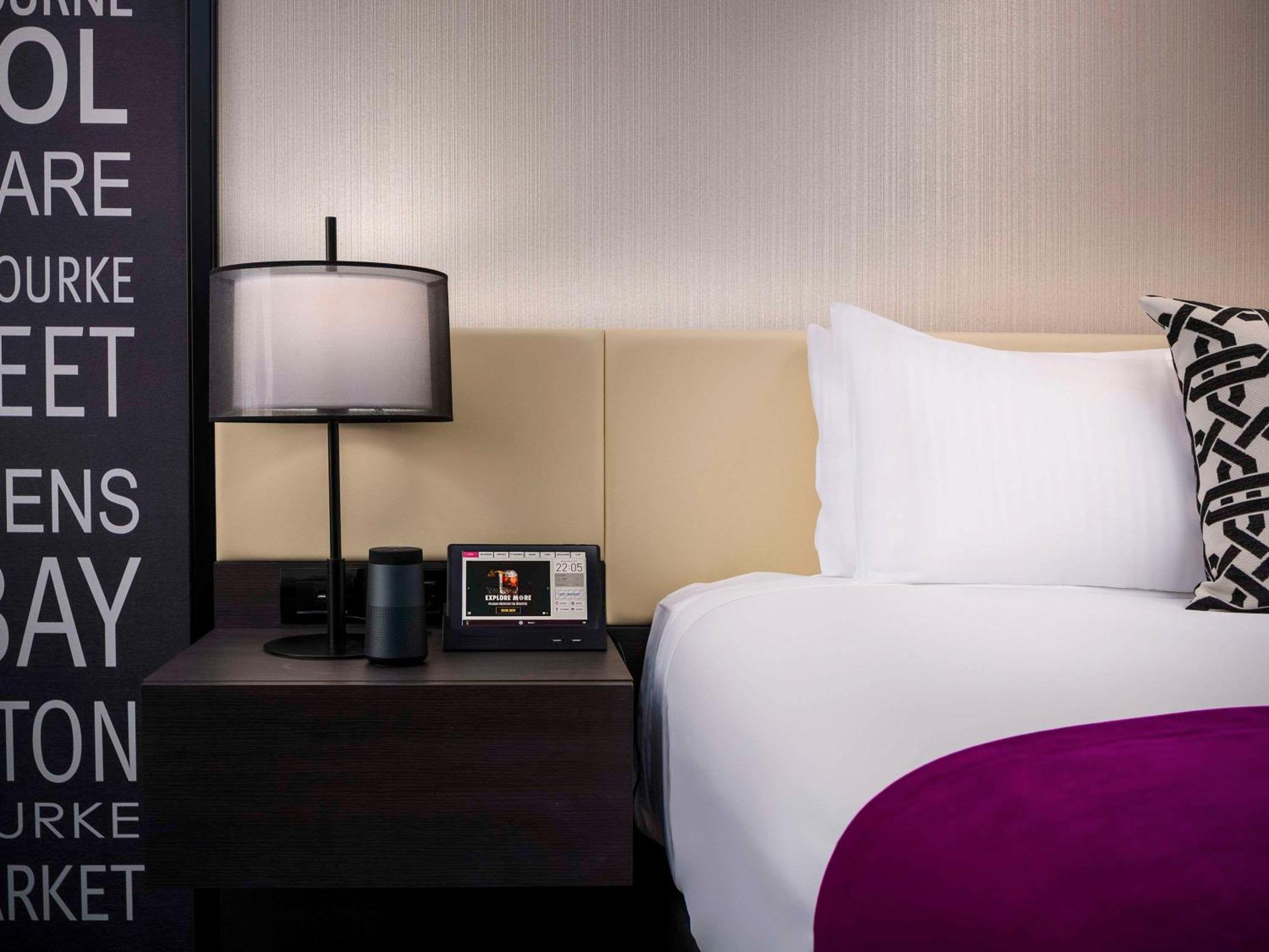 Pullman Melbourne City Centre Exteriér fotografie A guest room at the Hotel George V