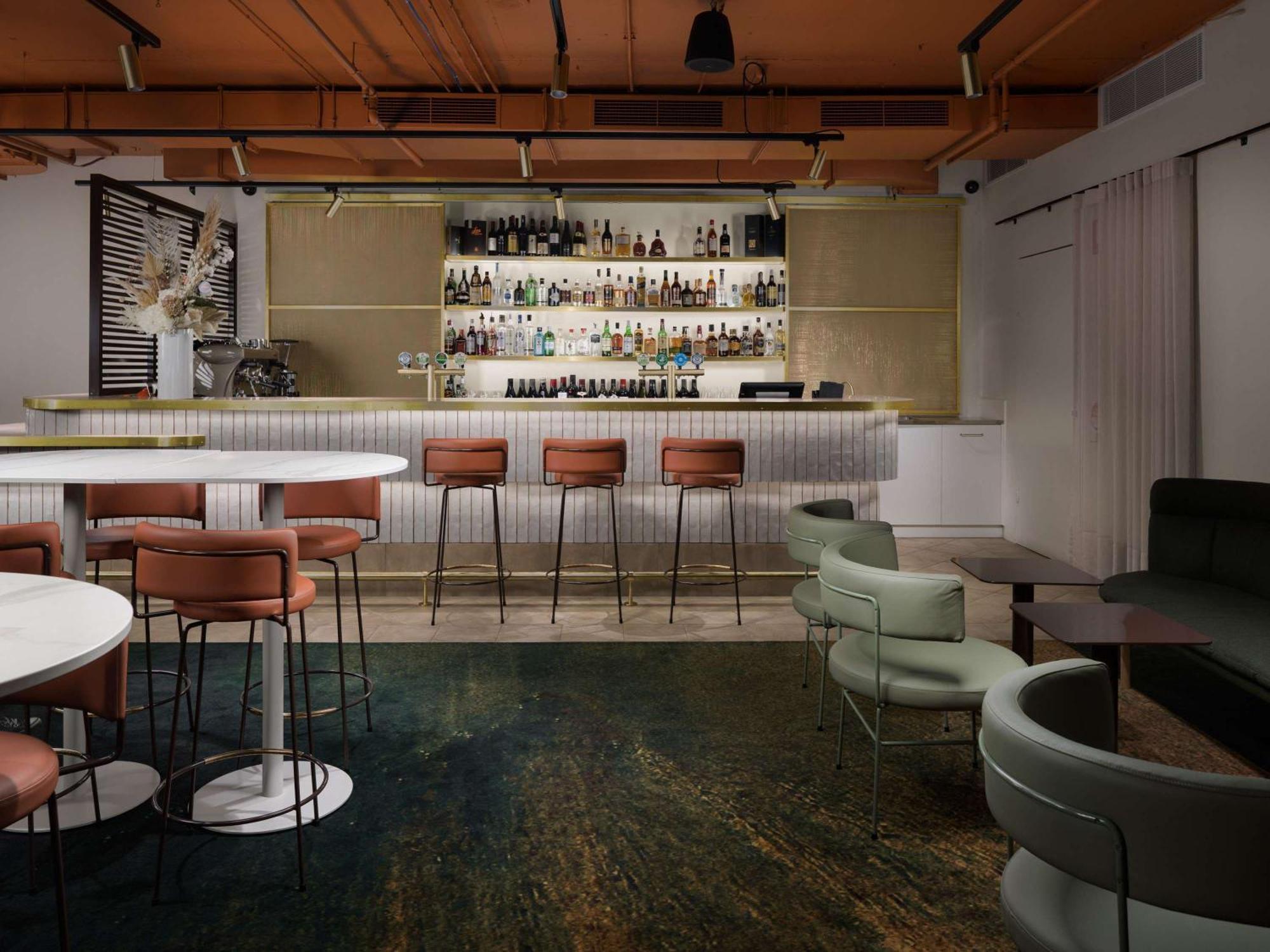Pullman Melbourne City Centre Exteriér fotografie The bar at the 2018 edition of the London Design Festival